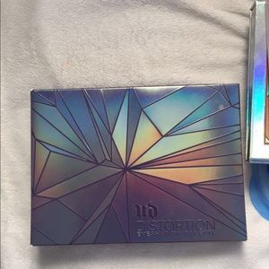 Urban decay distortion pallet